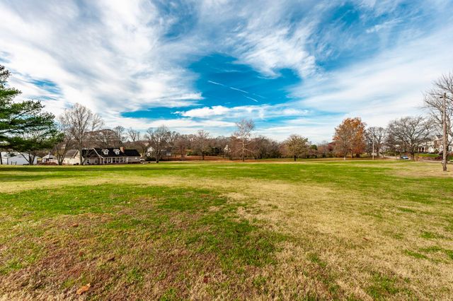 279 Saint Blaise Rd, Gallatin, TN 37066