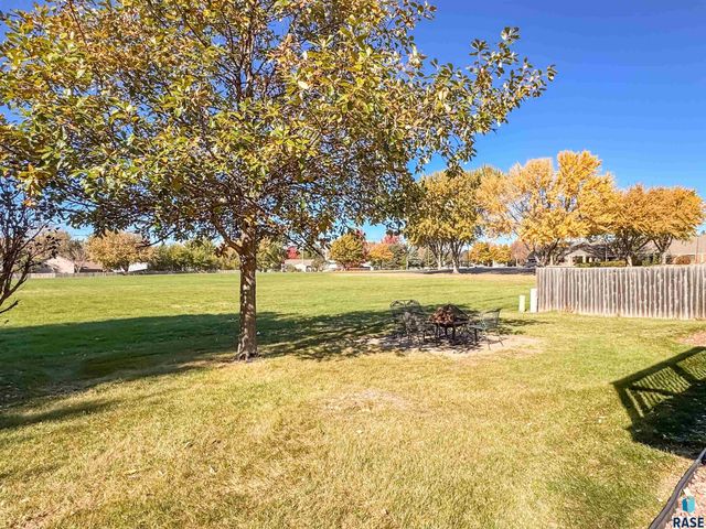 2709 S Chapelwood Ave Avenue, Sioux Falls, SD 57110