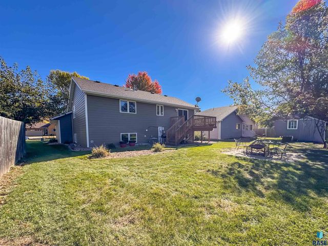 2709 S Chapelwood Ave Avenue, Sioux Falls, SD 57110