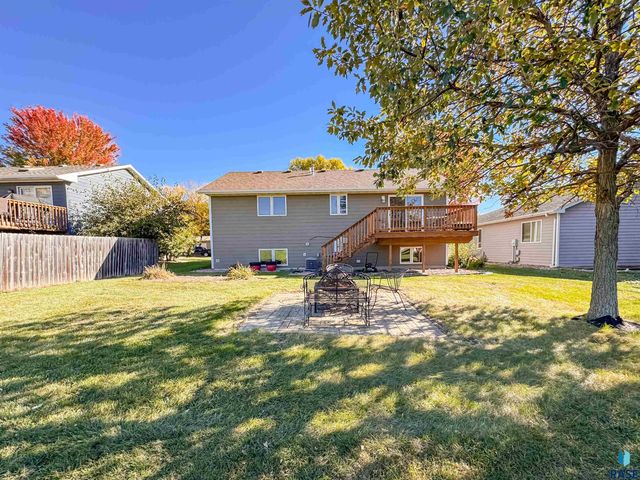 2709 S Chapelwood Ave Avenue, Sioux Falls, SD 57110