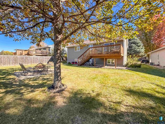 2709 S Chapelwood Ave Avenue, Sioux Falls, SD 57110