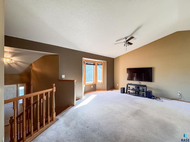 2709 S Chapelwood Ave Avenue, Sioux Falls, SD 57110