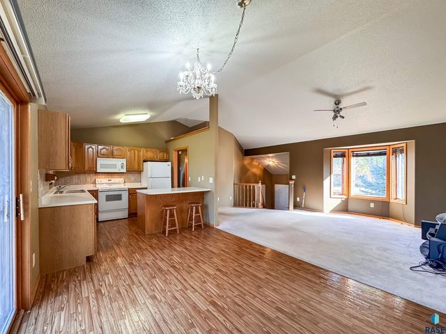 2709 S Chapelwood Ave Avenue, Sioux Falls, SD 57110