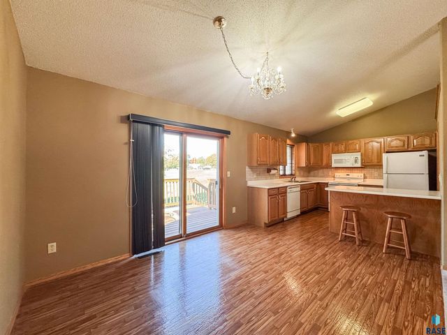 2709 S Chapelwood Ave Avenue, Sioux Falls, SD 57110