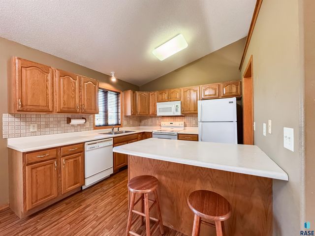 2709 S Chapelwood Ave Avenue, Sioux Falls, SD 57110