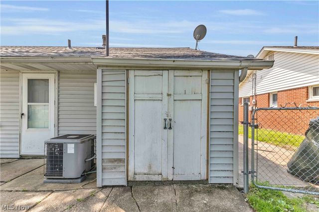 4133 Brockley Avenue, Sheffield Lake, OH 44054