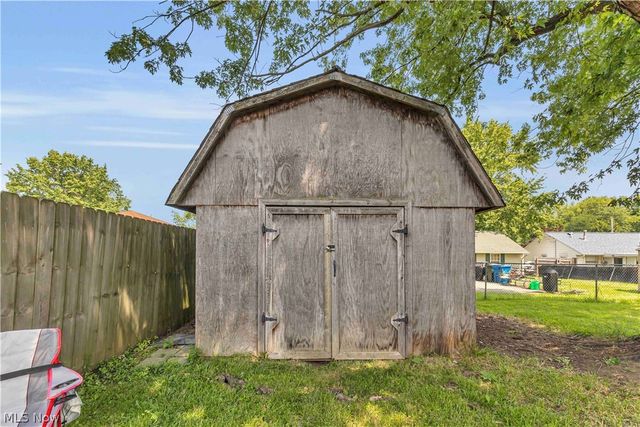 4133 Brockley Avenue, Sheffield Lake, OH 44054