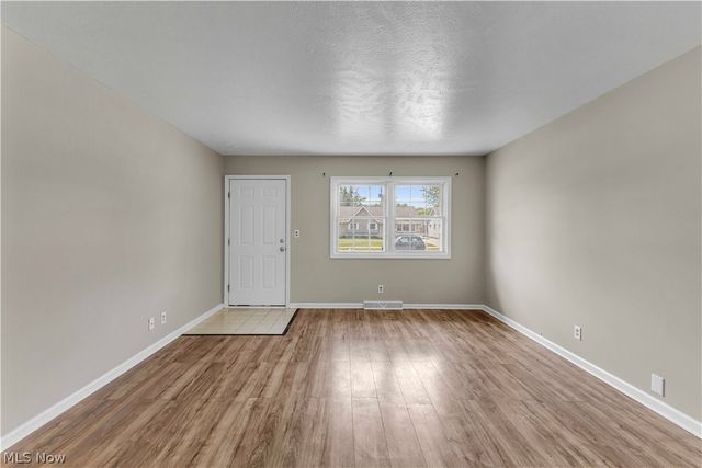 4133 Brockley Avenue, Sheffield Lake, OH 44054