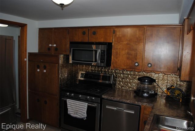 1822 Wall Street, Port Huron, MI 48060