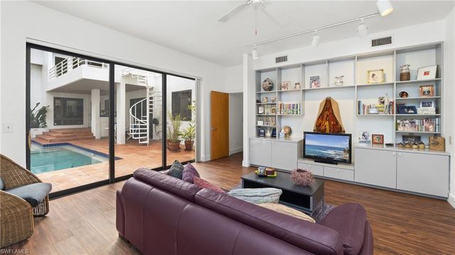 1215 Caloosa DR, Fort Myers, FL 33901