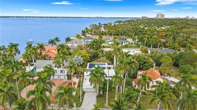 1215 Caloosa DR, Fort Myers, FL 33901