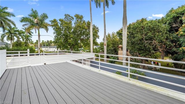 1215 Caloosa DR, Fort Myers, FL 33901