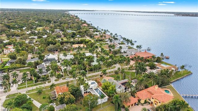 1215 Caloosa DR, Fort Myers, FL 33901