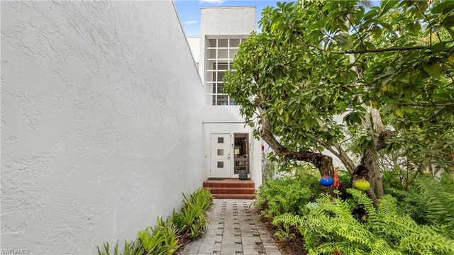 1215 Caloosa DR, Fort Myers, FL 33901