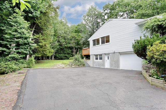 160 Pascack Road, Chestnut Ridge, NY 10965