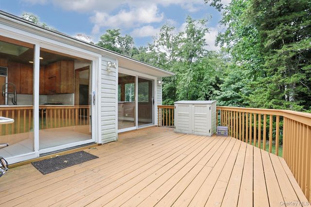 160 Pascack Road, Chestnut Ridge, NY 10965