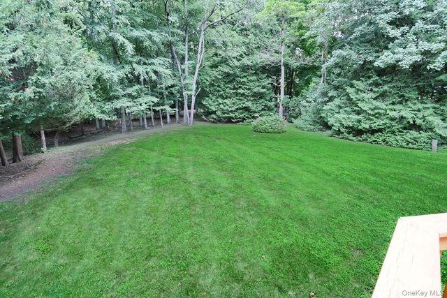 160 Pascack Road, Chestnut Ridge, NY 10965