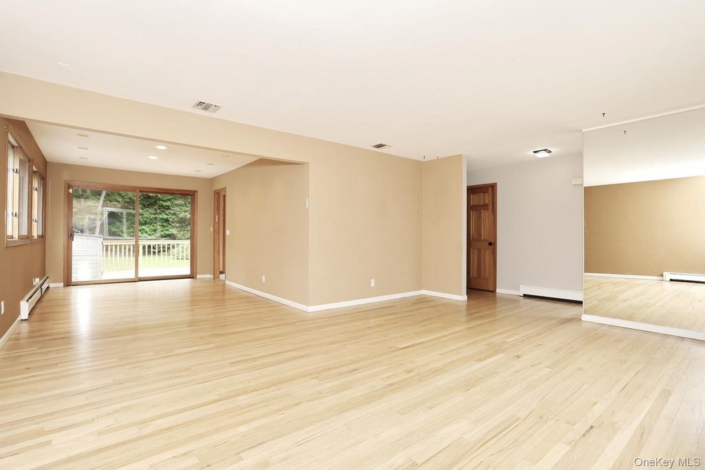 160 Pascack Road, Chestnut Ridge, NY 10965 — photo 3