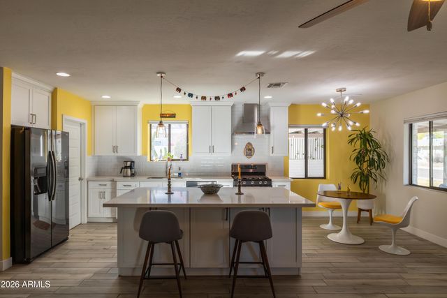 1517 E PINCHOT Avenue, Phoenix, AZ 85014