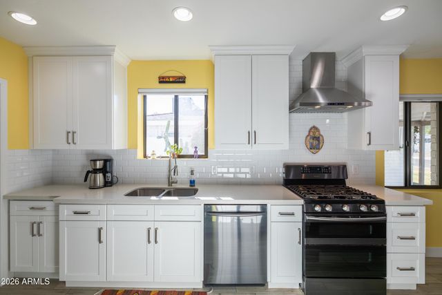 1517 E PINCHOT Avenue, Phoenix, AZ 85014