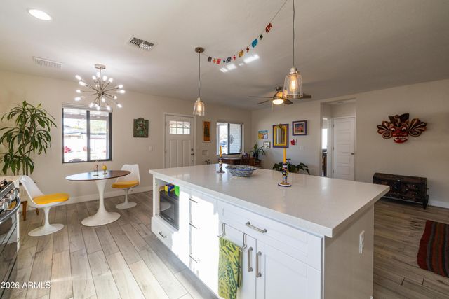 1517 E PINCHOT Avenue, Phoenix, AZ 85014