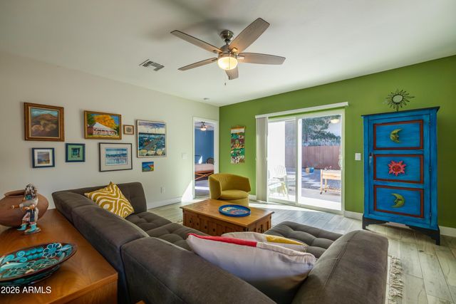 1517 E PINCHOT Avenue, Phoenix, AZ 85014