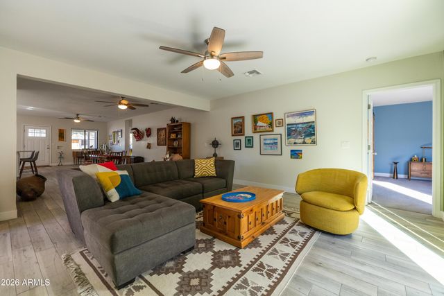 1517 E PINCHOT Avenue, Phoenix, AZ 85014