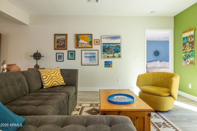 1517 E PINCHOT Avenue, Phoenix, AZ 85014