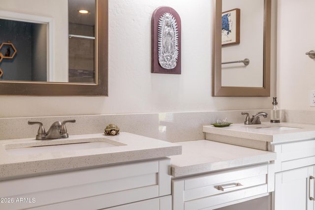 1517 E PINCHOT Avenue, Phoenix, AZ 85014