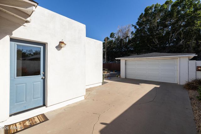 1517 E PINCHOT Avenue, Phoenix, AZ 85014