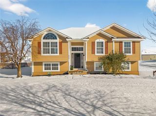 8924 NE Paw Paw Drive, Kansas City, MO 64157