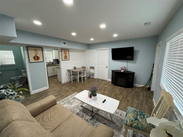 7050 48TH STREET N, Pinellas Park, FL 33781