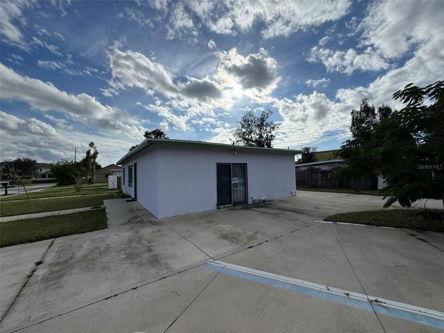 7050 48TH STREET N, Pinellas Park, FL 33781