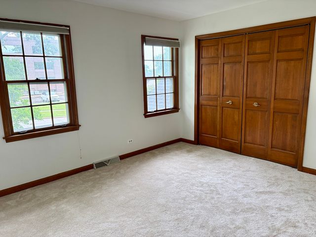 244 Knoll Street, Wheaton, IL 60187