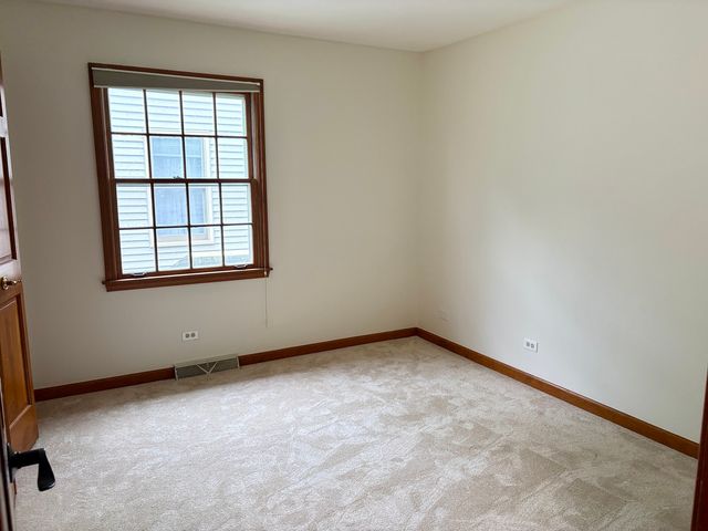 244 Knoll Street, Wheaton, IL 60187