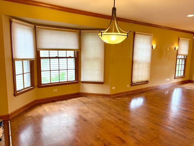244 Knoll Street, Wheaton, IL 60187