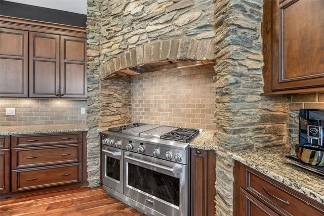 3220 Ever Tree Lane NE, Solon, IA 52333