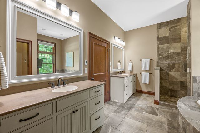 3220 Ever Tree Lane NE, Solon, IA 52333