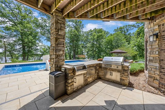 3220 Ever Tree Lane NE, Solon, IA 52333