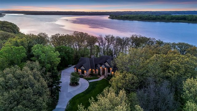 3220 Ever Tree Lane NE, Solon, IA 52333