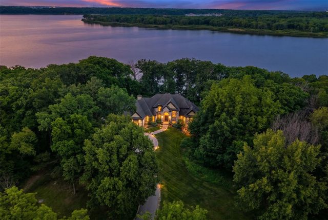 3220 Ever Tree Lane NE, Solon, IA 52333