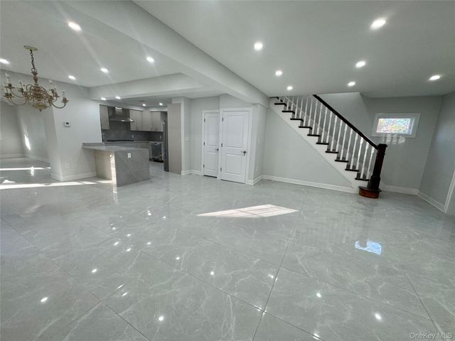 32 Berkshire Road, Great Neck, NY 11023