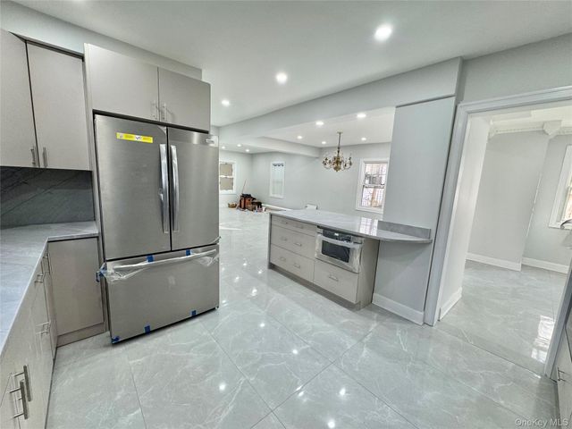 32 Berkshire Road, Great Neck, NY 11023