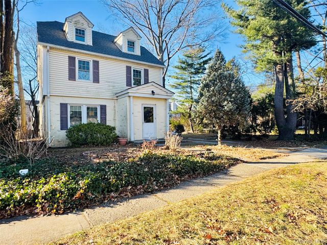 32 Berkshire Road, Great Neck, NY 11023