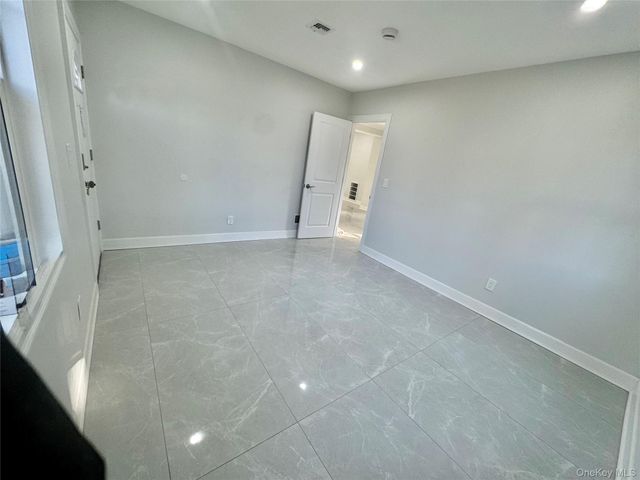 32 Berkshire Road, Great Neck, NY 11023