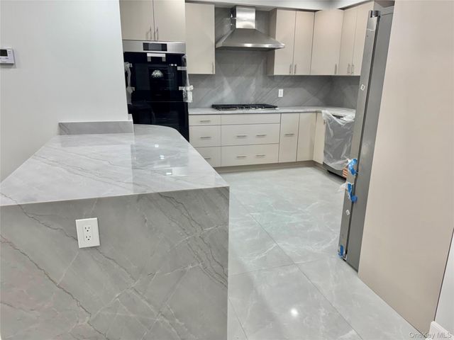 32 Berkshire Road, Great Neck, NY 11023