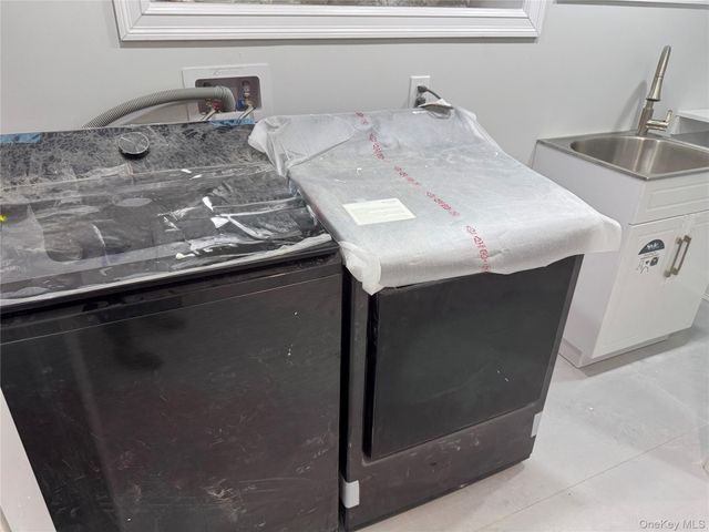 32 Berkshire Road, Great Neck, NY 11023