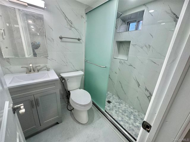 32 Berkshire Road, Great Neck, NY 11023