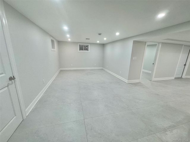 32 Berkshire Road, Great Neck, NY 11023