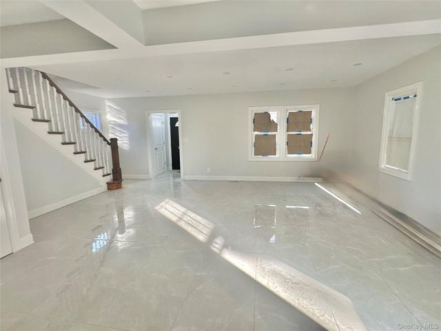 32 Berkshire Road, Great Neck, NY 11023